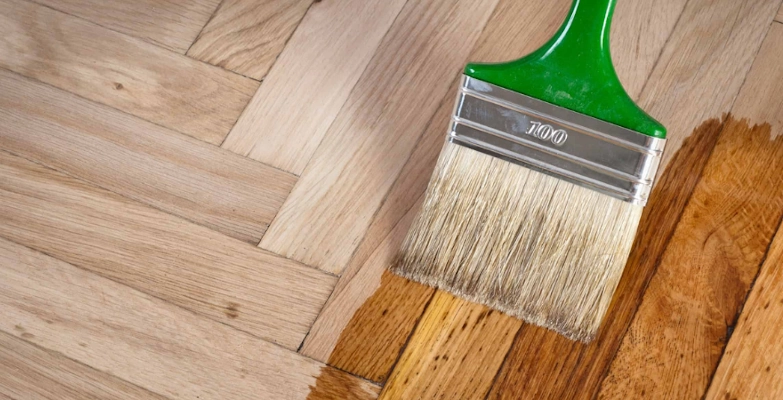 La différence entre une huile et un vernis pour votre parquet